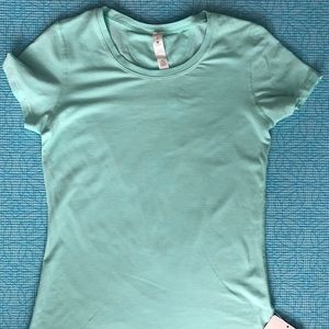 BrandNew Lululemon Lively crewneck T-shirt size 4